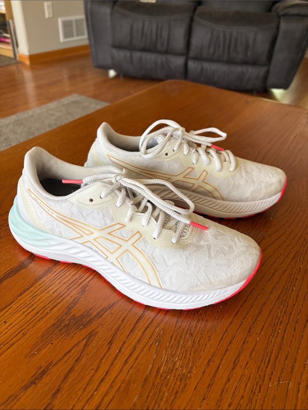 ASICS Amplifoam Gel Excite 8 Women’s White Running Shoes Size 7 Like New